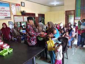 Pemerintah Desa Sri Mulyo, Membagikan Makanan Tambahan Untuk Balita dan Ibu Hamil