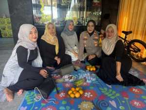 Program Jumat Curhat Kali ini Kapolsek Dramaga Langsung Datang Ke Lokasi Masyarakat Untuk Dengarkan Aduan Keluh Kesah Warga Masyarakat Terkait Harkamtibmas.