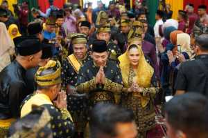 Kapolri Terima Anugerah Adat Ingatan Budi dari LAM Riau: Simbol Kehormatan, Amanah Moral, dan Komitmen Kebangsaan.