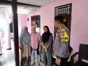 Bhabinkamtibmas Polsek Cijeruk Sambangi Warga Desa Palasari, Jalin Kedekatan dan Sampaikan Pesan Kamtibmas.