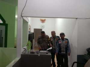 Cegah Gangguan Kamtibmas, Bhabinkamtibmas Desa Cipayung Girang Kontrol Pos Linmas dan Tempat Wisata.