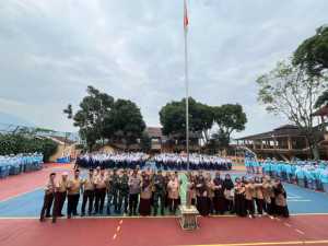 Bhabinkamtibmas Polsek Megamendung Hadiri Pembukaan MPLS di SMAN 1 Megamendung.