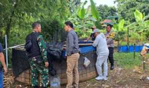 Bhabinkamtibmas dan Babinsa Ciampea Bersama Pemdes Kontrol Program Ketahanan Pangan Budidaya Lele Bioflok.