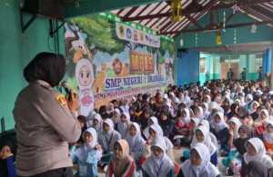 Kapolsek Dramaga Polres Bogor Hadiri Pembukaan MPLS SMPN 1 Dramaga, Beri Materi Penyalahgunaan Narkoba Serta Kenakalan Pelajar/Remaja.