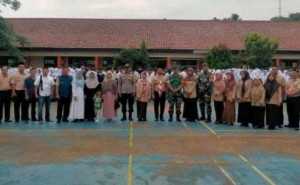 Kapolsek Sukamakmur Berikan Pembekalan Wawasan Kebangsaan dan Anti Narkoba kepada Siswa Baru SMAN 1 Sukamakmur.