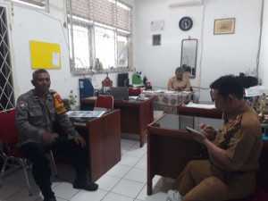 Bhabinkamtibmas Ciomas sambangi SMAN 1, tekankan pentingnya disiplin dan cegah tawuran.