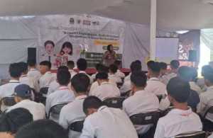 Kapolsek Dramaga Hadir Dalam Pembukaan MPLS SMK Adi Sanggoro Desa Babakan Kecamatan Dramaga, Sampaikan Bahaya Penyalahgunaan Narkoba Serta Kenakalan Remaja/Pelajar Wajib Di Hindari.