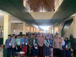 Personil Polsek Babakan Madang Berikan Sosialisasi Serta Penyuluhan Hukum di Masa Pengenalan Lingkungan Sekolah.