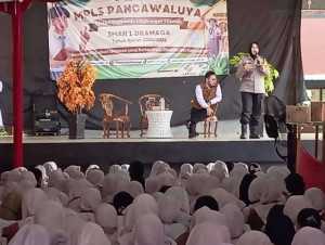 Kapolsek Dramaga Berikan Materi Dalam Giat MPLS SMAN 1 DRAMAGA Kecamatan Dramaga, Sampaikan Bahaya Penyalahgunaan Narkoba Serta Kenakalan Remaja/Pelajar Wajib Di Hindari.