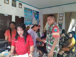 Dukung Kesehatan Warganya, Babinsa Koramil 1016-03/Sepang Dampingi Kegiatan Posyandu Lansia.