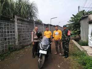 Sinergitas TNI-POLRI, Bhabinkamtibmas dan Babinsa Sambangi Warga Desa Ciadeg, Sampaikan Pesan Kamtibmas dan Cegah TPPO.