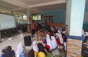 Kapolsek Dramaga Berikan Materi Dalam Giat MPLS SMP-SMK YAFAHI Dramaga Kecamatan Dramaga, Sampaikan Bahaya Penyalahgunaan Narkoba Serta Kenakalan Remaja/Pelajar Wajib Di Hindari.