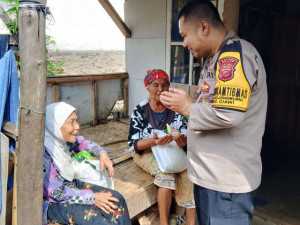 Bhabinkamtibmas Polsek Ciawi Sambangi Warga Desa Bojongmurni, Sampaikan Pesan Kamtibmas dan Dukung Ketahanan Pangan.