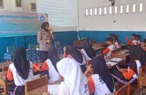 Kapolsek Dramaga Berikan Materi Dalam Giat MPLS SMK GLOBIN Dramaga Kecamatan Dramaga, Sampaikan Bahaya Penyalahgunaan Narkoba Serta Kenakalan Remaja/Pelajar Wajib Di Hindari.