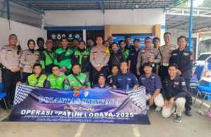 Satlantas Polres Bogor dan Ditlantas Polda Jabar Gelar Kegiatan Polantas Menyapa Bersama Komunitas Ojek Online dalam Rangka Operasi Patuh Lodaya 2025.
