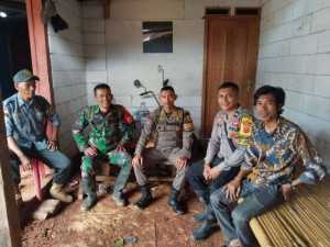 Perkuat Sinergitas, Bhabinkamtibmas dan Babinsa Jatisari Sambangi Warga Wujudkan Kamtibmas Kondusif.