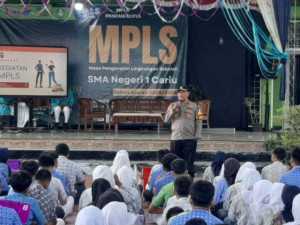 Polsek Cariu Sosialisasikan Bahaya Narkoba dan Kenakalan Remaja pada MPLS SMA Negeri 1 Cariu.