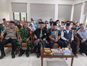 Bhabinkamtibmas Hadiri MTQ Tingkat Kelurahan, Wujudkan Sinergitas Polri dan Masyarakat.