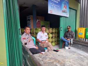 Sambang dialogis Bhabinkamtibmas Desa Tugu Utara, berikan himbauan kamtibmas kepada warga.