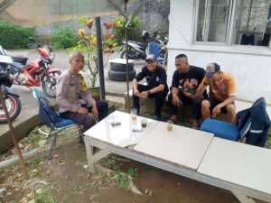 Bhabinkamtibmas Cisarua Rutin Sambangi Warga, Dorong Partisipasi Aktif dalam Ciptakan Lingkungan Aman.