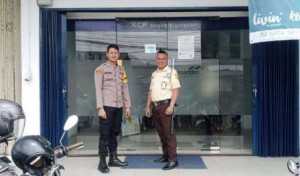 Bhabinkamtibmas Polsek Cijeruk Sambangi Warga Desa Cigombong, Ajak Wujudkan Kamtibmas Bersama.