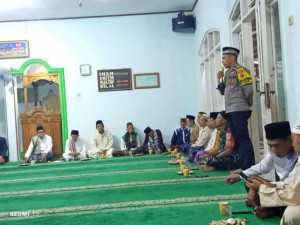 Tingkatkan Sinergitas dan Kamtibmas, Bhabinkamtibmas dan Babinsa Hadiri Kegiatan Salat Subuh Keliling di Desa Jatisari.