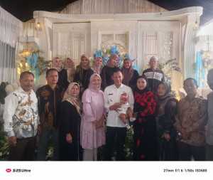 Wabub Jaro Ade Hadir dalam Resepsi Pernikahan Warga, Berikan Harapan dan Doa.
