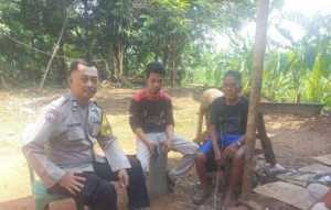 Bhabinkamtibmas Polsek Citeureup bersama Babinsa sambangi warga, sampaikan himbauan kamtibmas cegah gangguan malam hari.