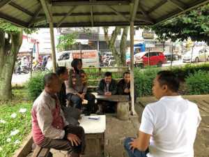 Kapolsek Dramaga Melalui Program Jumat Curhat Datangi Warga Langsung Dengarkan Aduan Keluh Kesah Tukang Ojek Dramaga Terkait Harkamtibmas.