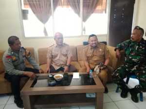TNI-POLRI, Bhabinkamtibmas dan Babinsa Sambangi Warga Desa Ciburayut Sampaikan Pesan Kamtibmas dan Cegah TPPO,