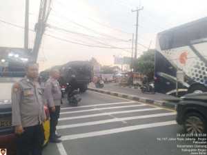 Bhabinkamtibmas Desa Sentul Sambangi Warga, Ajak Waspada dan Jaga Keamanan Lingkungan.