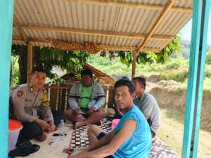 Bhabinkamtibmas Desa Bantarkaret Polsek Nanggung Sambangi Warga, Ajak Jaga Kamtibmas Bersama.