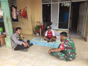 Sinergitas TNI-POLRI Sambangi Tokoh Masyarakat di Desa Ciherang Pondok, Sampaikan Imbauan Kamtibmas.