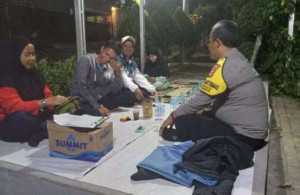 Cegah Gangguan Kamtibmas, Bhabinkamtibmas Polsek Tamansari Sambangi Warga Desa Sukajaya.