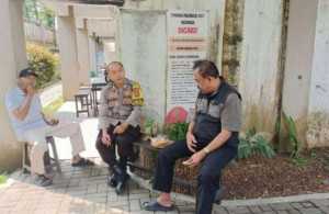 Sinergitas Polri dengan Warga Wilayah Desa Cikarawang Giat Sambang Warga.