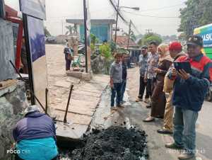 Bhabinkamtibmas dan Forkopimdes Citeureup Monitor Perbaikan Drainase Pasar Tohaga, Antisipasi Gangguan Kamtibmas.