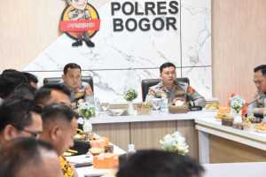 Kapolres Bogor Pimpin Anev Mingguan Sitkamtibmas di Wilayah Hukum Polres Bogor.