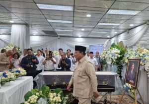 Prabowo Beri Penghormatan Terakhir untuk Kwik Kian Gie di RSPAD