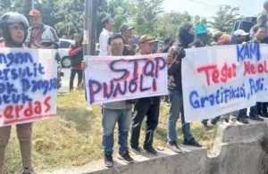 Orang Tua Demo Depan Disdik Kota Cirebon, Protes Pungli di Sekolah