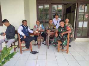 TNI-POLRI, Bhabinkamtibmas dan Babinsa Sambangi Warga Desa Ciburayut.