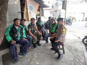 Sinergitas TNI dan POLRI Tingkatkan Keamanan Lewat Patroli Dialogis Ajak Warga Untuk Jaga Kamtibmas Yang Kondusif.