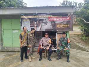 Bhabinkamtibmas dan Babinsa Ajak Warga Cijeruk Waspada Keamanan Lingkungan.