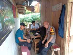 Bhabinkamtibmas Desa Gobang Sambangi Warga, Ajak Jaga Kamtibmas Bersama Polsek Rumpin.