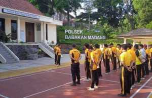 Jaga Kebugaran dan Kesiapsiagaan, Personel Polsek Babakan Madang Laksanakan Olahraga Bersama.