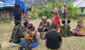 Satgas Yonif 700/WYC Anjangsana ke Kampung Gigobak: Pelayanan Kesehatan Jadi Bukti Kepedulian TNI