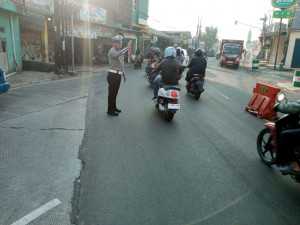 Wujudkan Kamseltibcarlantas, Anggota Polsek Ciampea Laksanakan Gatur Lalin Pagi Hari.