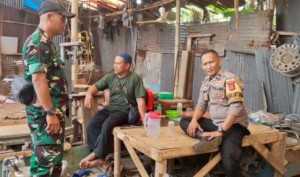 TNI-POLRI, Bhabinkamtibmas dan Babinsa Sambangi Warga Desa Ciburuy Cegah TPPO.