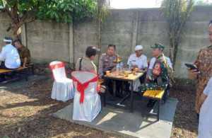 Jalin Sinergitas, Bhabinkamtibmas dan Babinsa Sambangi Warga Desa Kalongliud Kecamatan Nanggung.