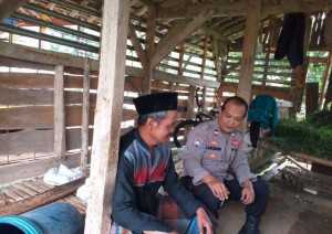 Bhabinkamtibmas Polsek Cijeruk Sambangi Warga, Perkuat Sinergi Jaga Kamtibmas.