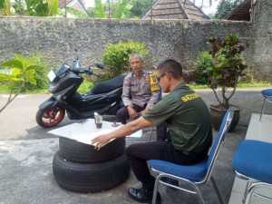 Polsek Cisarua Pererat Kedekatan dengan Warga, Bhabinkamtibmas Sambang dan Sampaikan Pesan Kamtibmas.